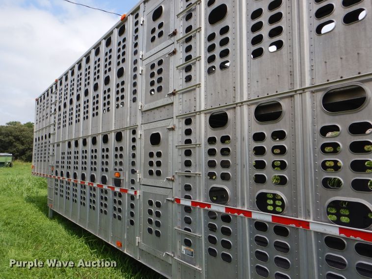 image for item GH9629 1998 Wilson Silver Star livestock trailer