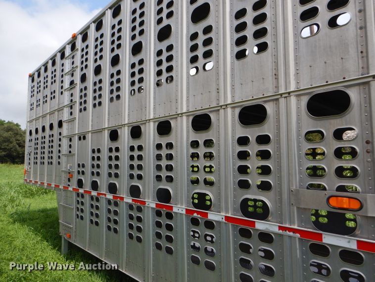 image for item GH9629 1998 Wilson Silver Star livestock trailer