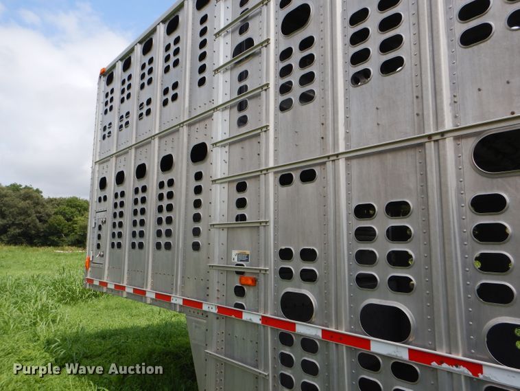 image for item GH9629 1998 Wilson Silver Star livestock trailer