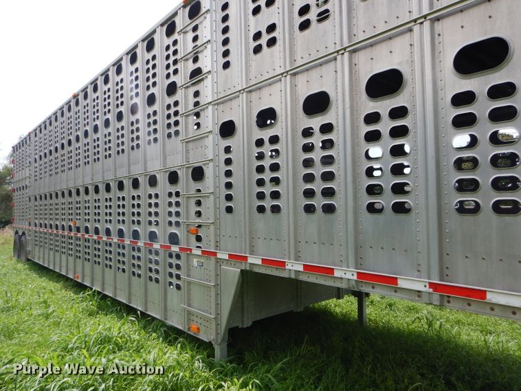 image for item GH9629 1998 Wilson Silver Star livestock trailer