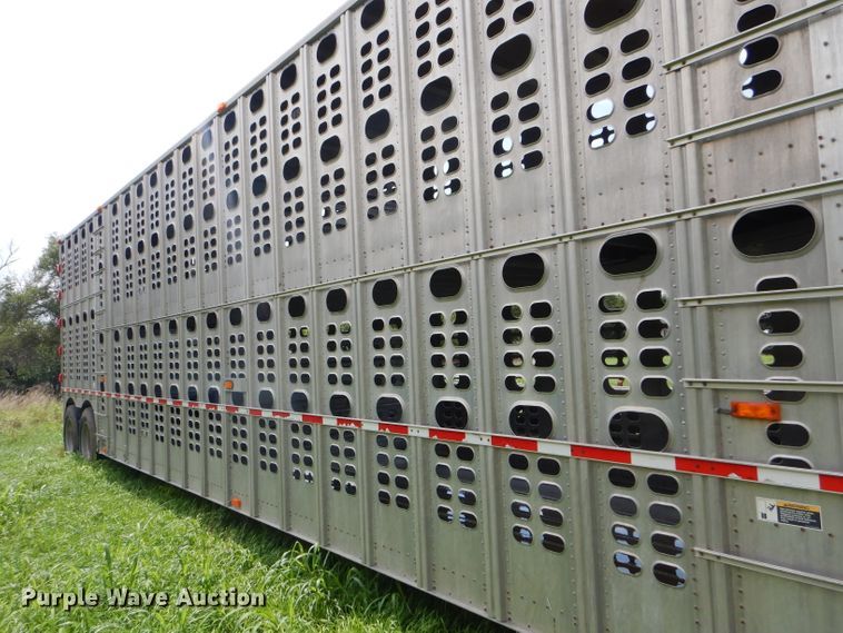 image for item GH9629 1998 Wilson Silver Star livestock trailer