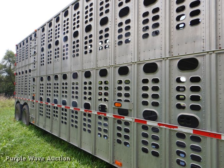 image for item GH9629 1998 Wilson Silver Star livestock trailer