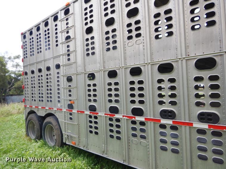 image for item GH9629 1998 Wilson Silver Star livestock trailer