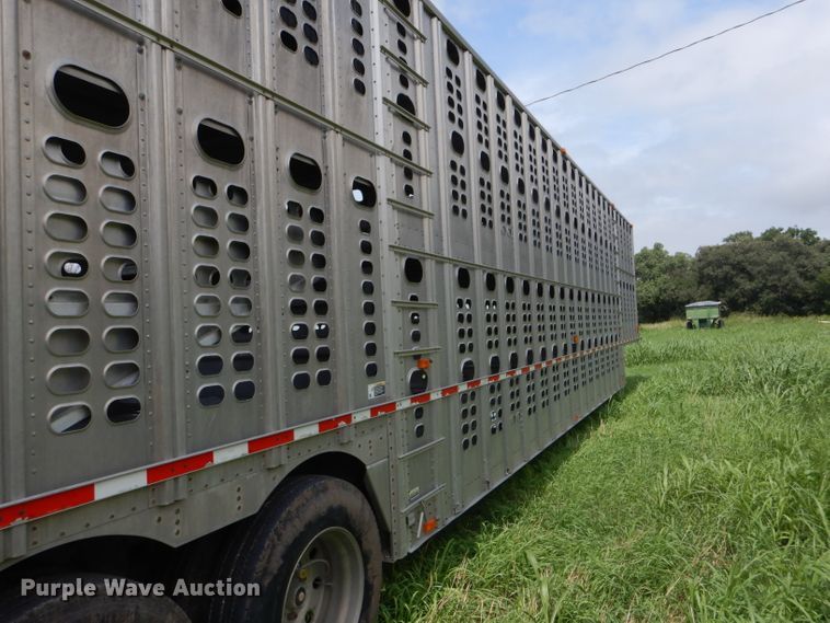 image for item GH9629 1998 Wilson Silver Star livestock trailer