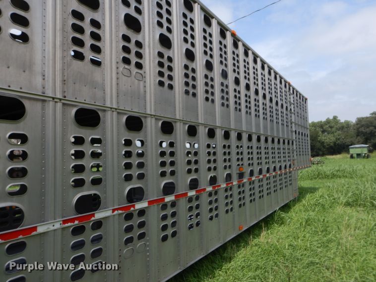 image for item GH9629 1998 Wilson Silver Star livestock trailer