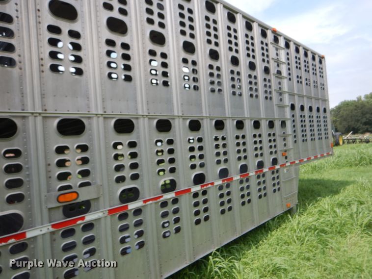 image for item GH9629 1998 Wilson Silver Star livestock trailer