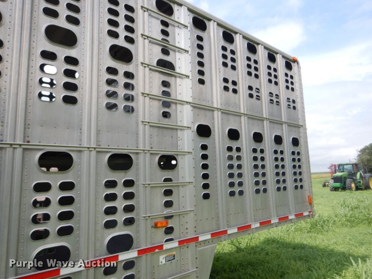 image for item GH9629 1998 Wilson Silver Star livestock trailer