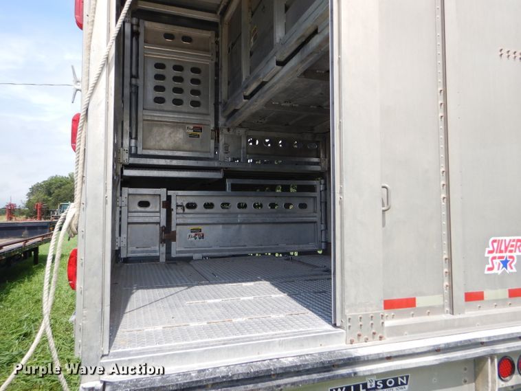 image for item GH9629 1998 Wilson Silver Star livestock trailer