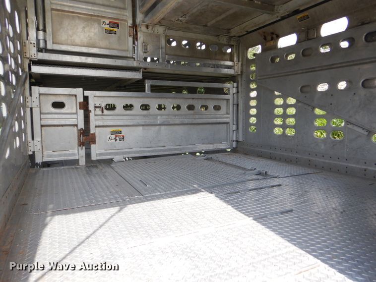 image for item GH9629 1998 Wilson Silver Star livestock trailer