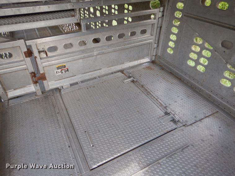 image for item GH9629 1998 Wilson Silver Star livestock trailer