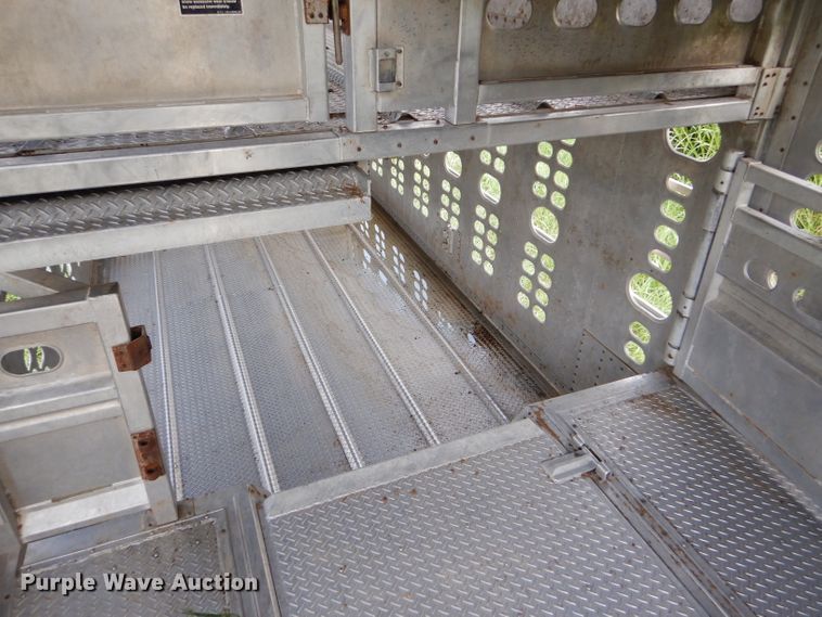 image for item GH9629 1998 Wilson Silver Star livestock trailer