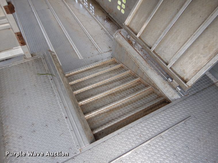 image for item GH9629 1998 Wilson Silver Star livestock trailer