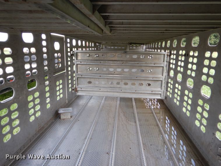 image for item GH9629 1998 Wilson Silver Star livestock trailer