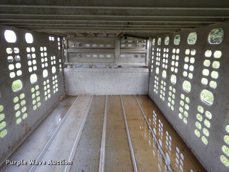 image for item GH9629 1998 Wilson Silver Star livestock trailer