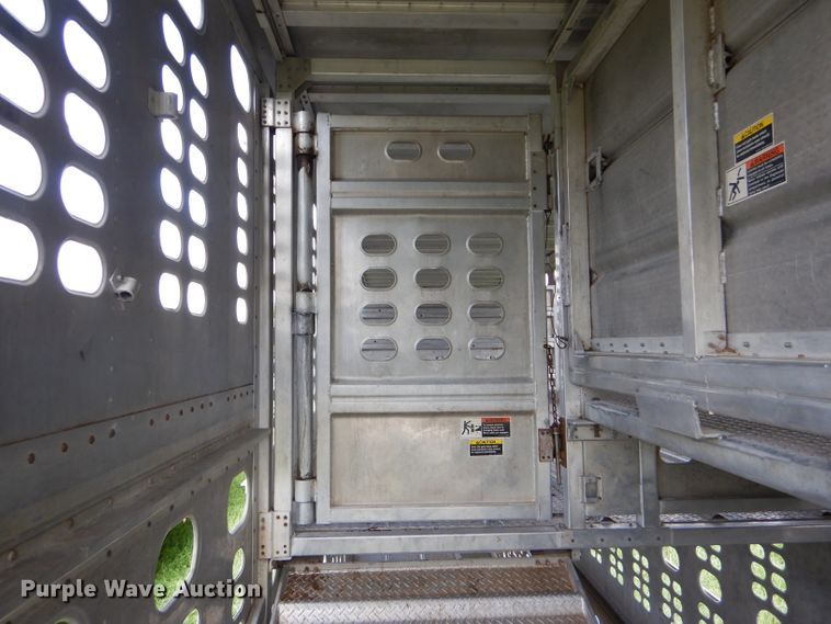 image for item GH9629 1998 Wilson Silver Star livestock trailer