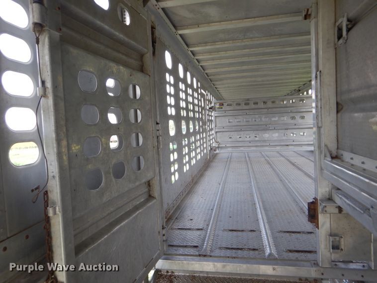 image for item GH9629 1998 Wilson Silver Star livestock trailer