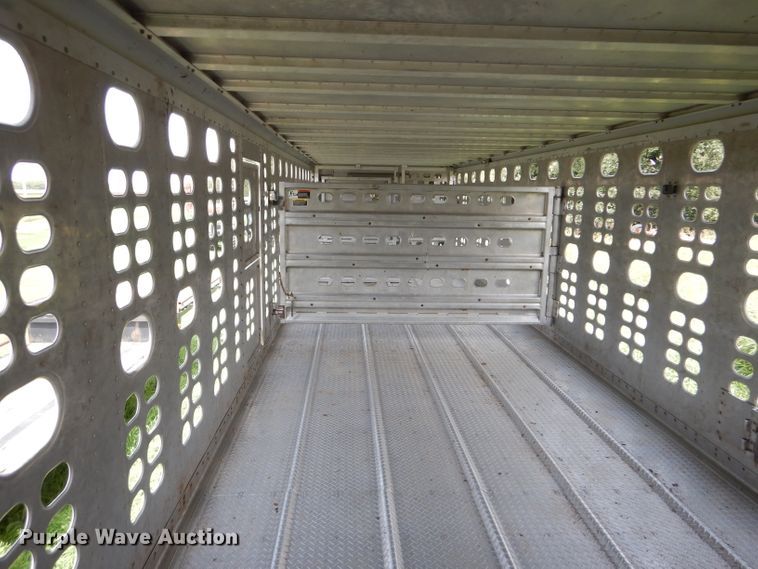 image for item GH9629 1998 Wilson Silver Star livestock trailer