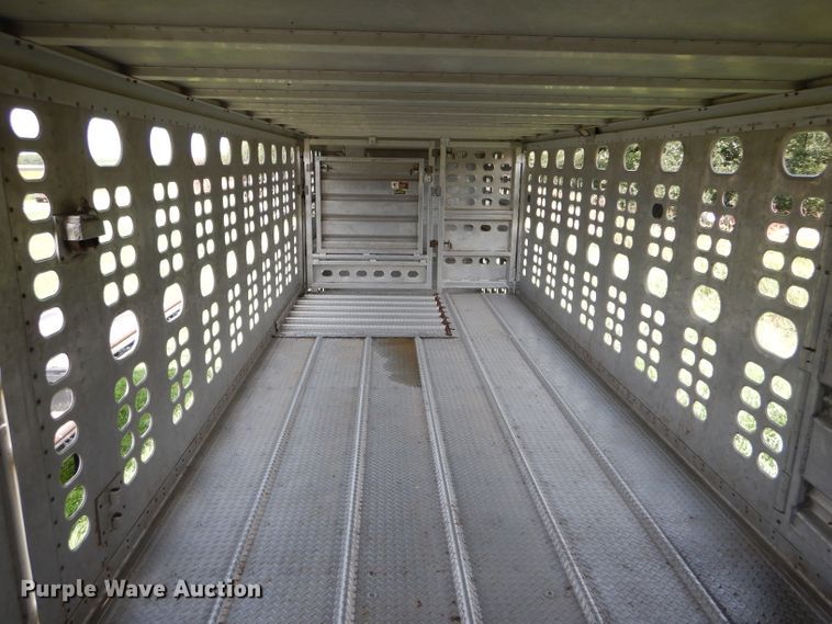 image for item GH9629 1998 Wilson Silver Star livestock trailer