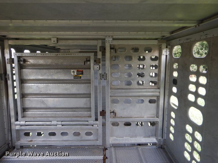 image for item GH9629 1998 Wilson Silver Star livestock trailer