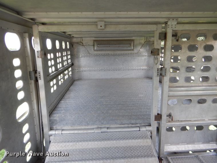 image for item GH9629 1998 Wilson Silver Star livestock trailer