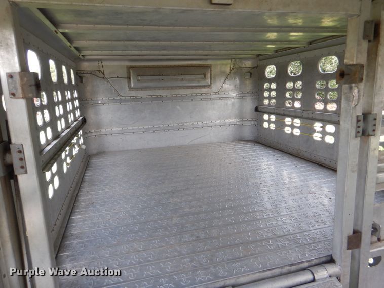 image for item GH9629 1998 Wilson Silver Star livestock trailer