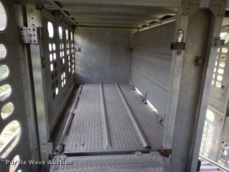 image for item GH9629 1998 Wilson Silver Star livestock trailer