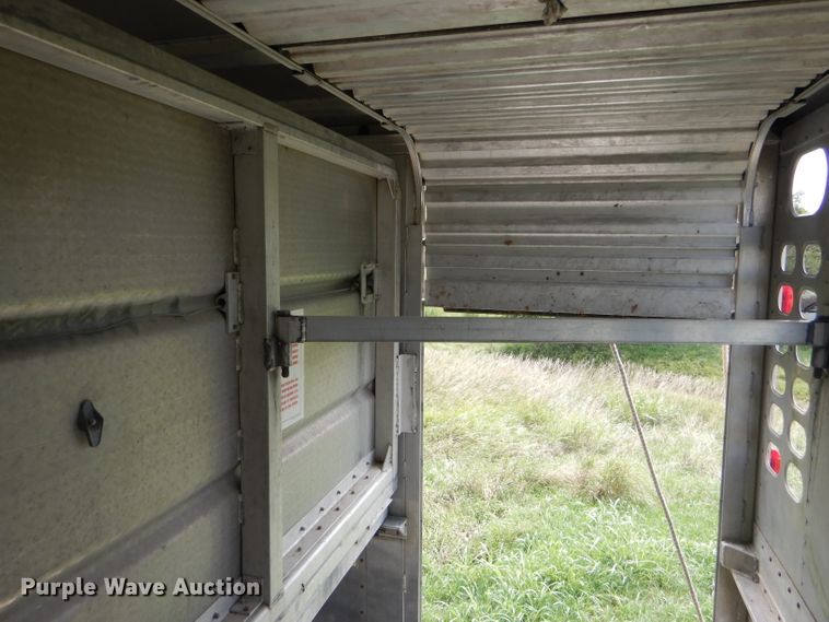 image for item GH9629 1998 Wilson Silver Star livestock trailer