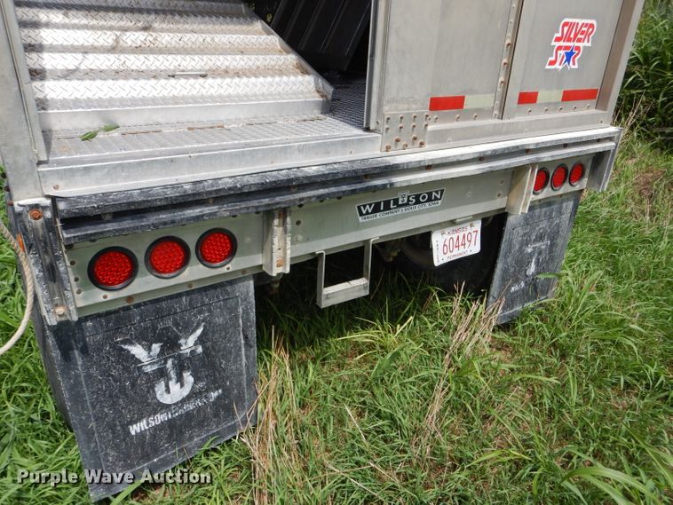 image for item GH9629 1998 Wilson Silver Star livestock trailer