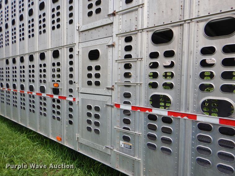 image for item GH9629 1998 Wilson Silver Star livestock trailer