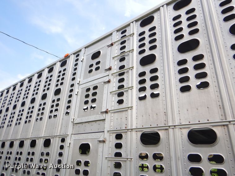 image for item GH9629 1998 Wilson Silver Star livestock trailer