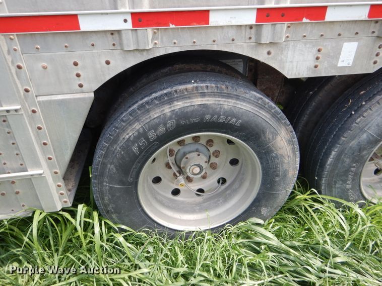 image for item GH9629 1998 Wilson Silver Star livestock trailer