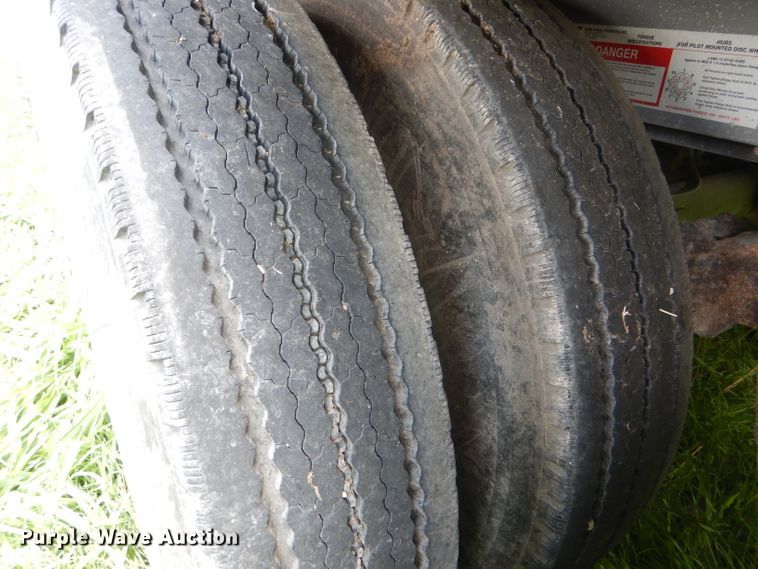 image for item GH9629 1998 Wilson Silver Star livestock trailer