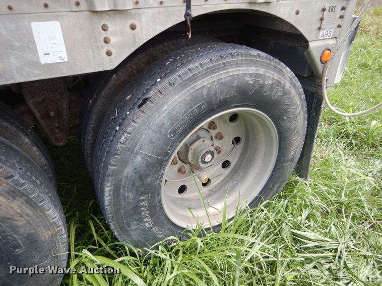 image for item GH9629 1998 Wilson Silver Star livestock trailer