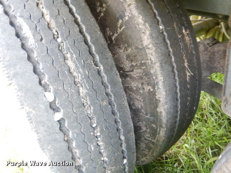 image for item GH9629 1998 Wilson Silver Star livestock trailer