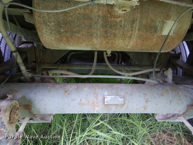 image for item GH9629 1998 Wilson Silver Star livestock trailer