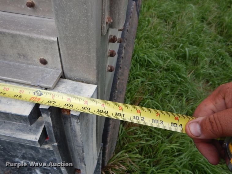 image for item GH9629 1998 Wilson Silver Star livestock trailer