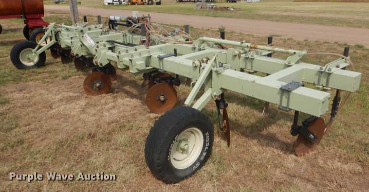 image for item GH9693 Hiebners Welding anhydrous ammonia knife applicator