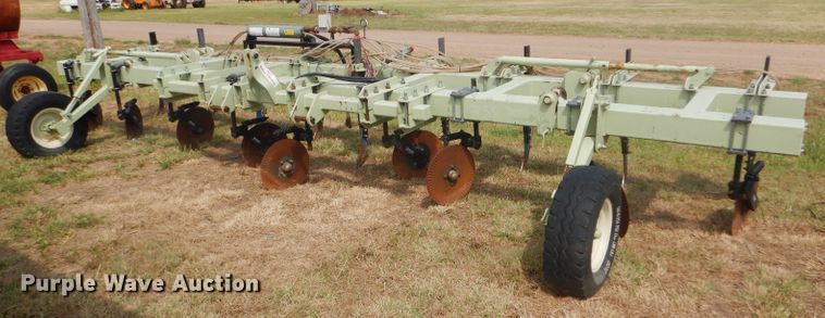 image for item GH9693 Hiebners Welding anhydrous ammonia knife applicator