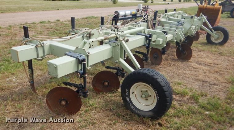 image for item GH9693 Hiebners Welding anhydrous ammonia knife applicator