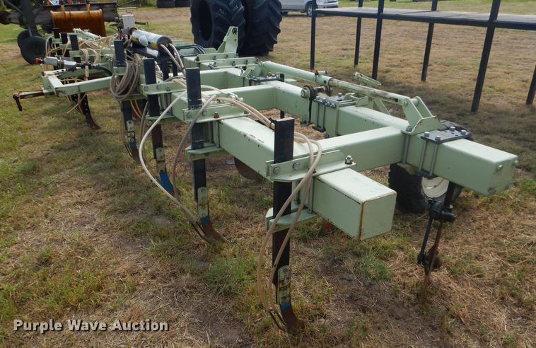 image for item GH9693 Hiebners Welding anhydrous ammonia knife applicator