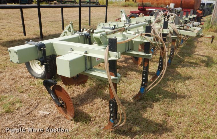 image for item GH9693 Hiebners Welding anhydrous ammonia knife applicator