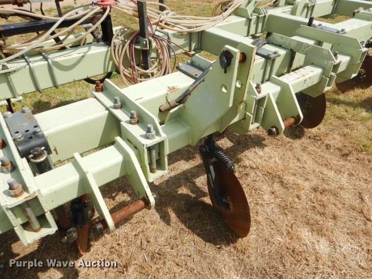 image for item GH9693 Hiebners Welding anhydrous ammonia knife applicator