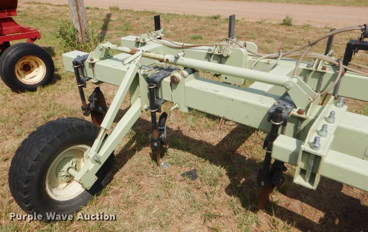 image for item GH9693 Hiebners Welding anhydrous ammonia knife applicator