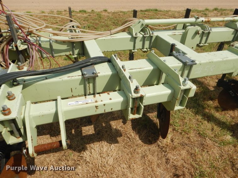 image for item GH9693 Hiebners Welding anhydrous ammonia knife applicator