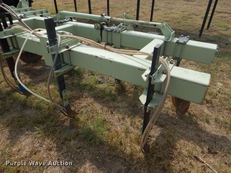 image for item GH9693 Hiebners Welding anhydrous ammonia knife applicator