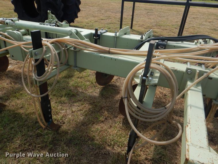 image for item GH9693 Hiebners Welding anhydrous ammonia knife applicator