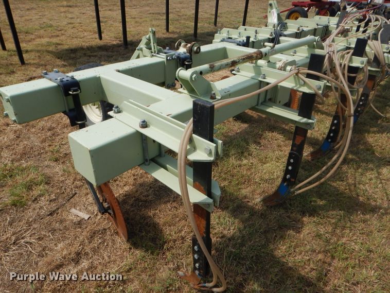 image for item GH9693 Hiebners Welding anhydrous ammonia knife applicator