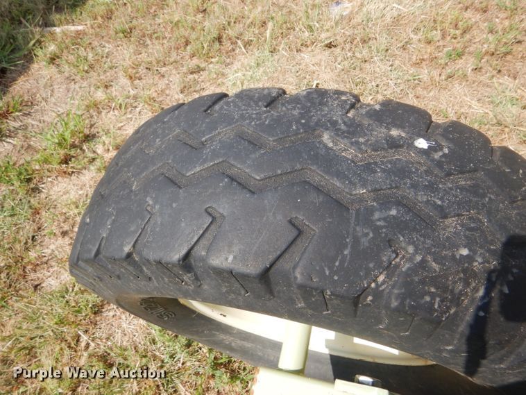 image for item GH9693 Hiebners Welding anhydrous ammonia knife applicator