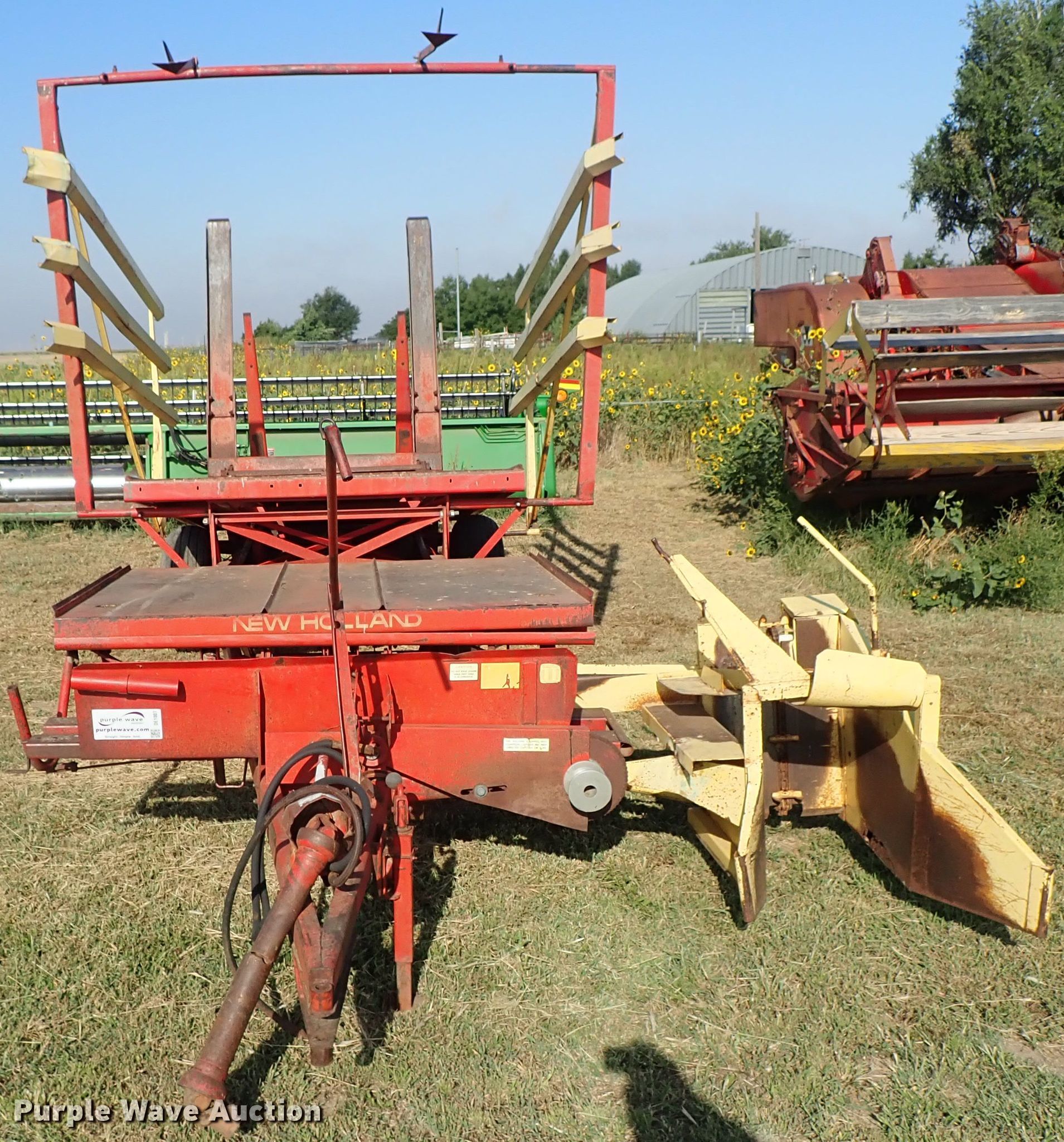 New Holland Stackliner 1002 bale wagon in Offerle, KS | Item DE1007 ...