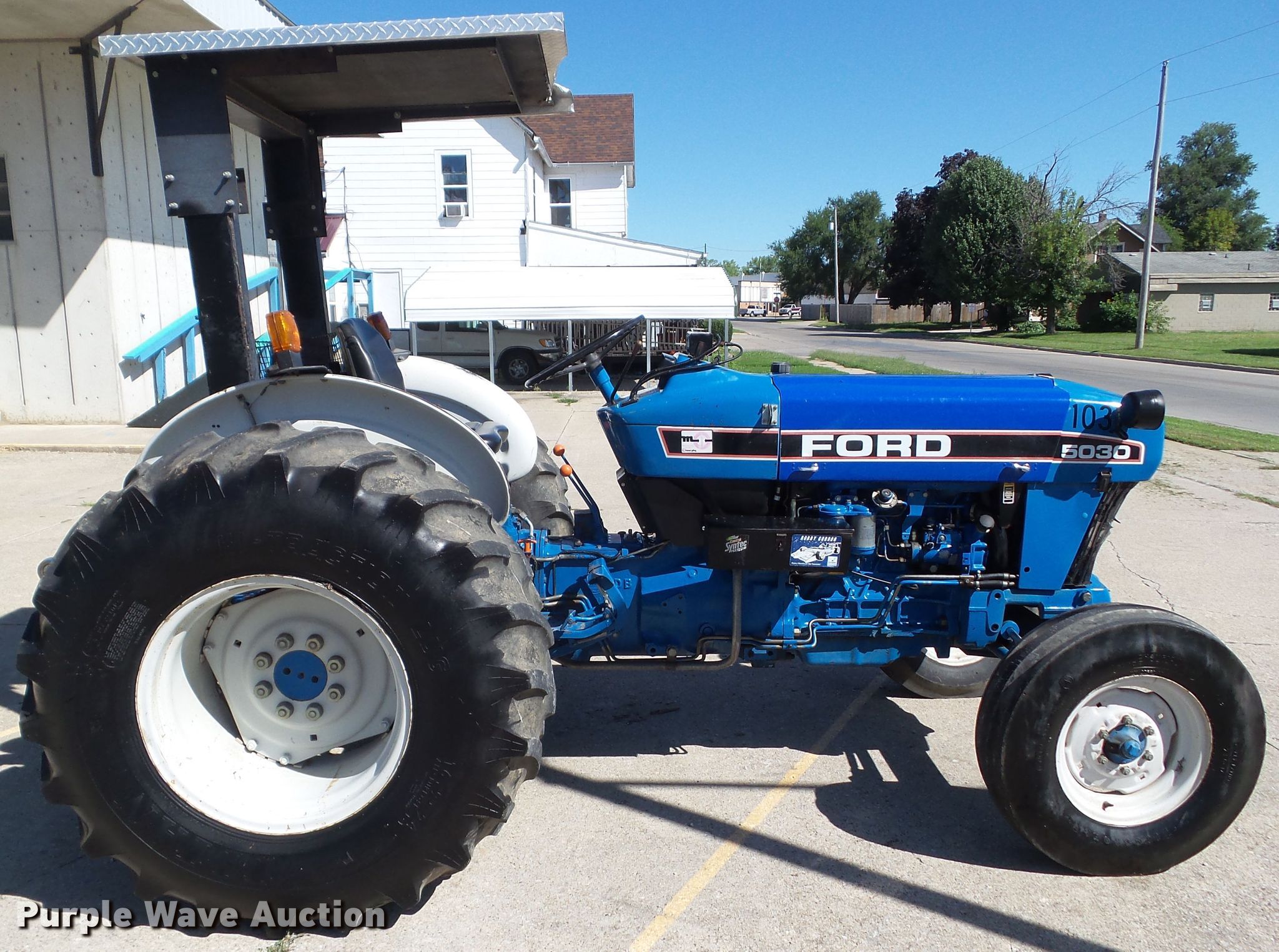 1995 Ford 5030 tractor in Ottumwa, IA Item EM9812 sold Purple Wave